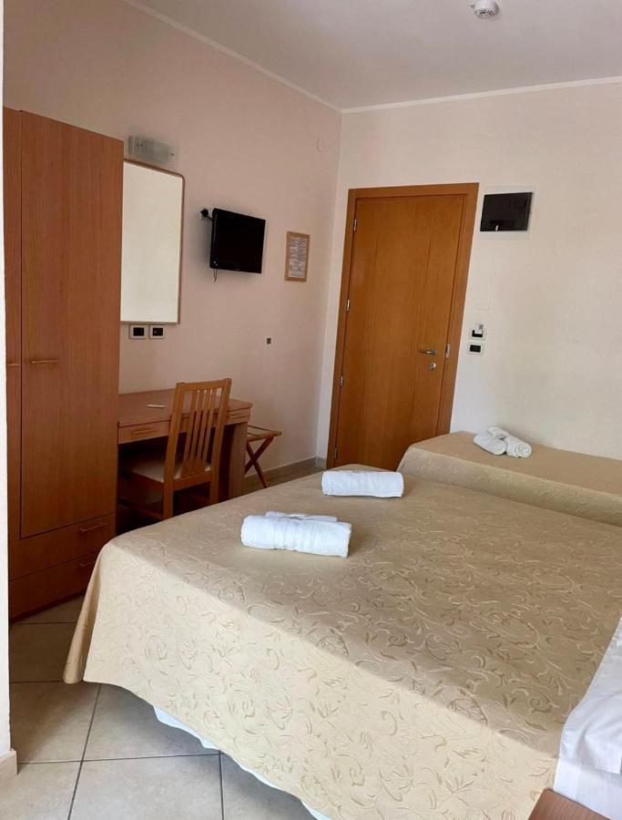 Hotel Favorita Cesenatico Luaran gambar
