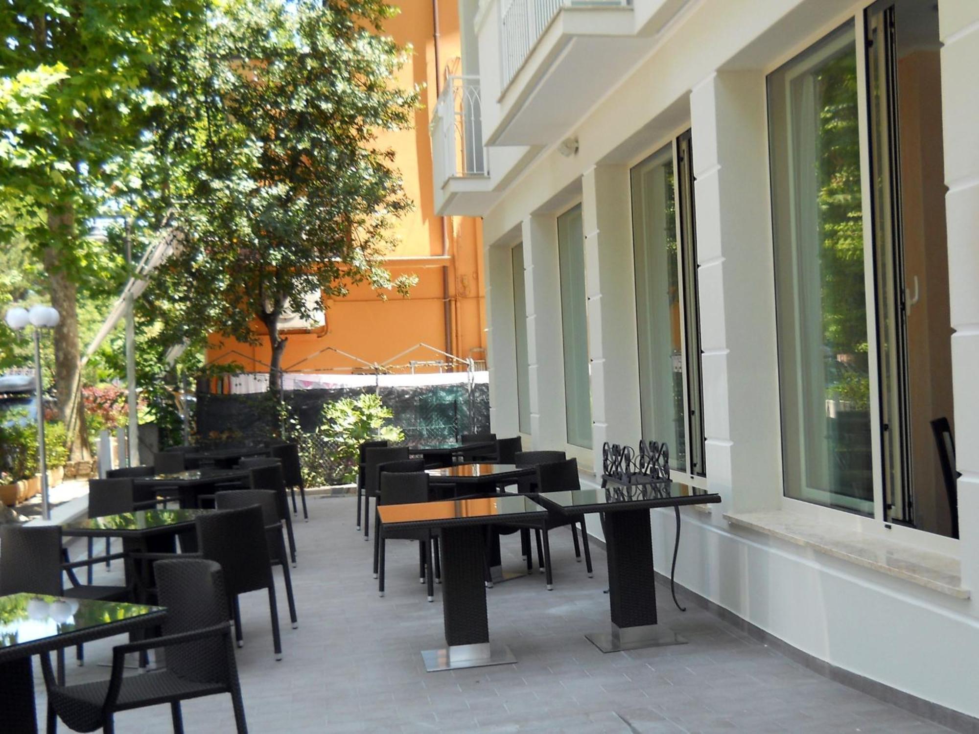Hotel Favorita Cesenatico Luaran gambar