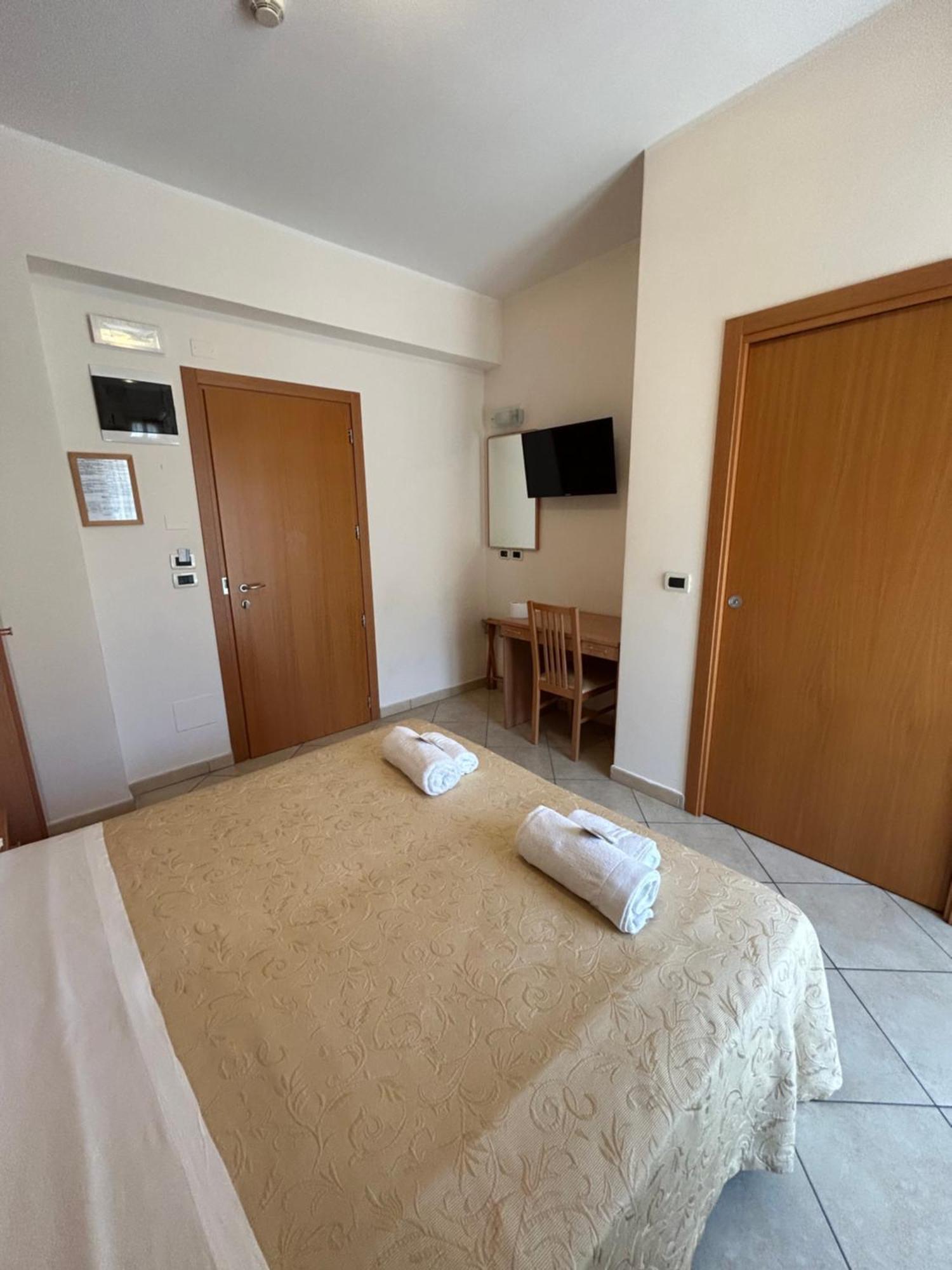Hotel Favorita Cesenatico Luaran gambar