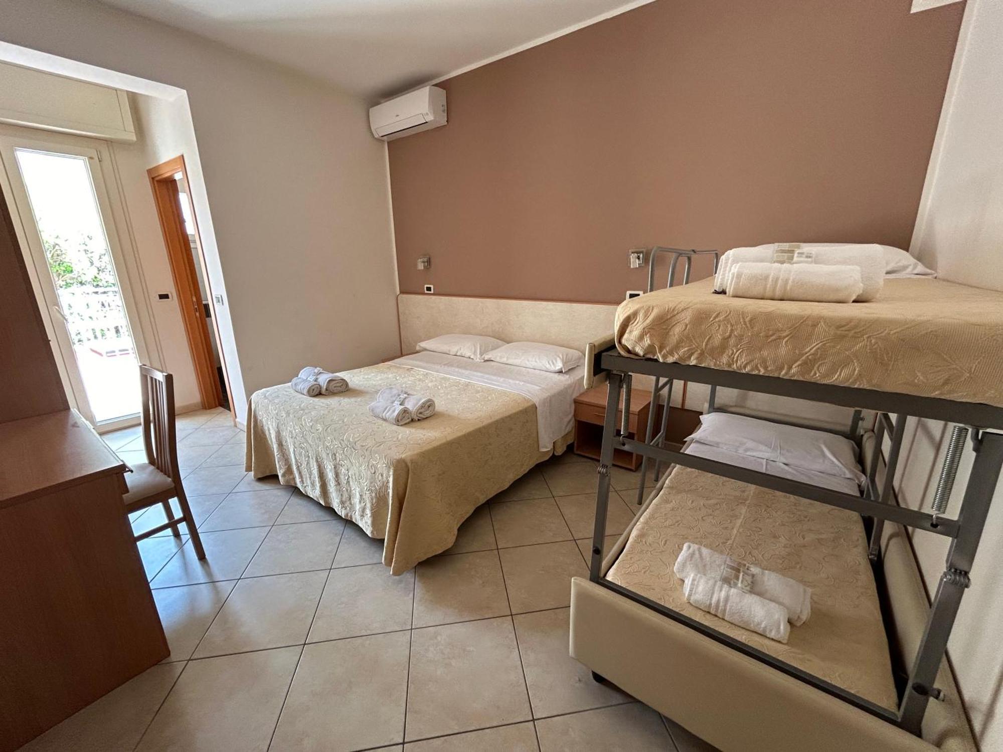 Hotel Favorita Cesenatico Luaran gambar