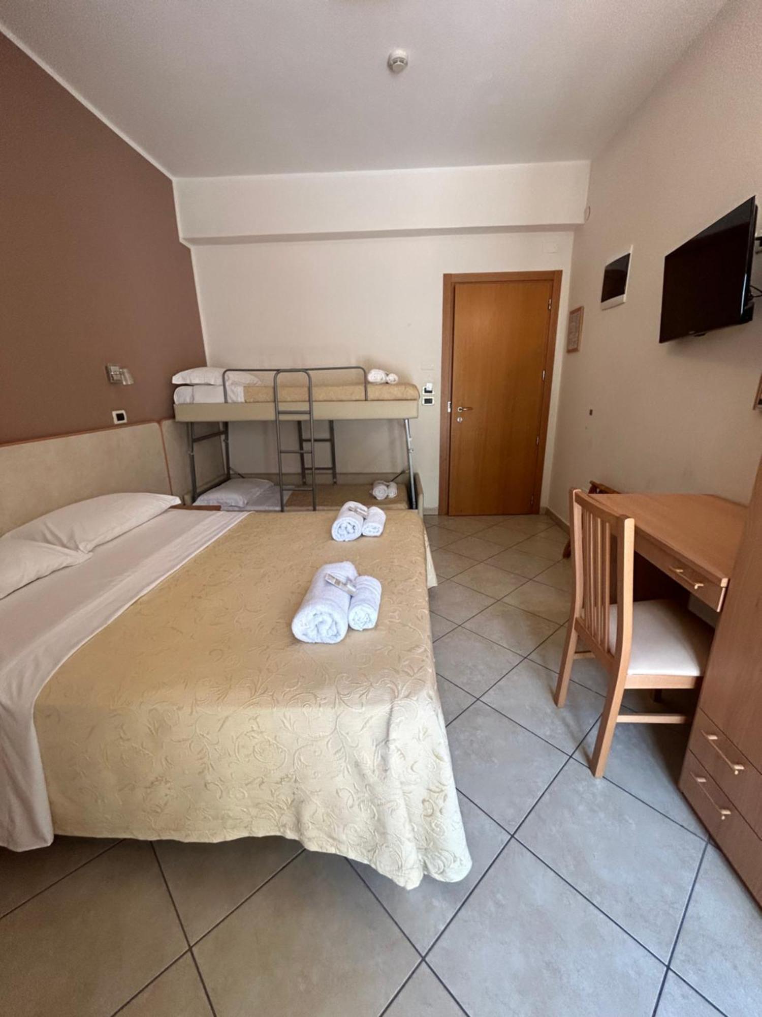 Hotel Favorita Cesenatico Luaran gambar
