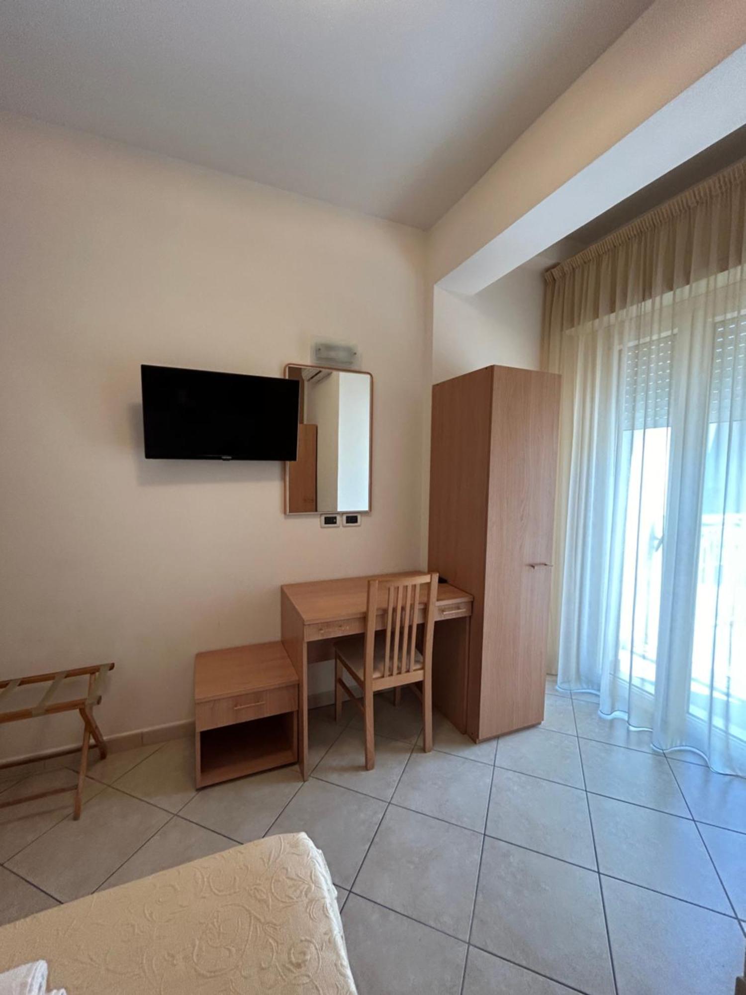 Hotel Favorita Cesenatico Luaran gambar