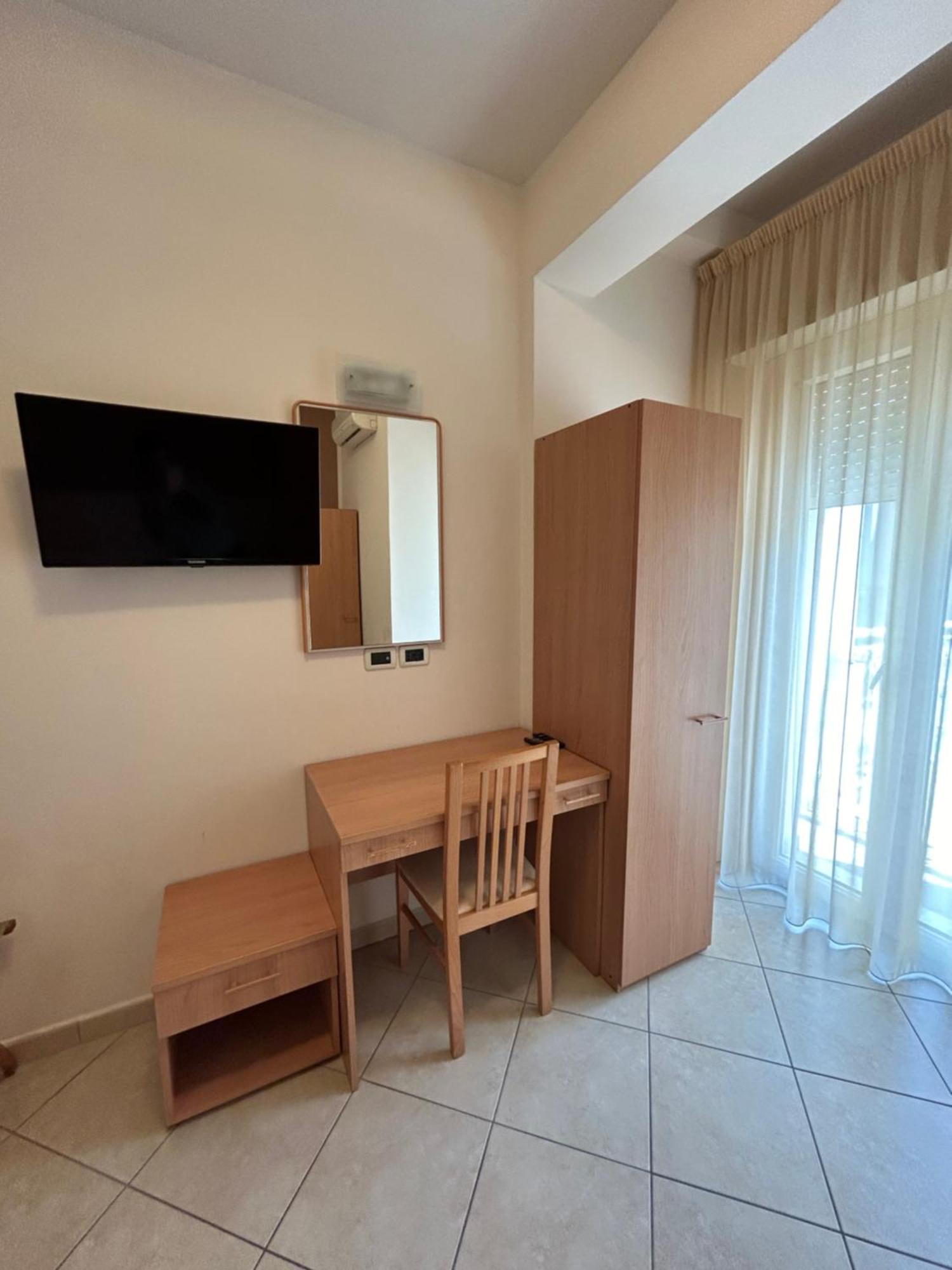 Hotel Favorita Cesenatico Luaran gambar