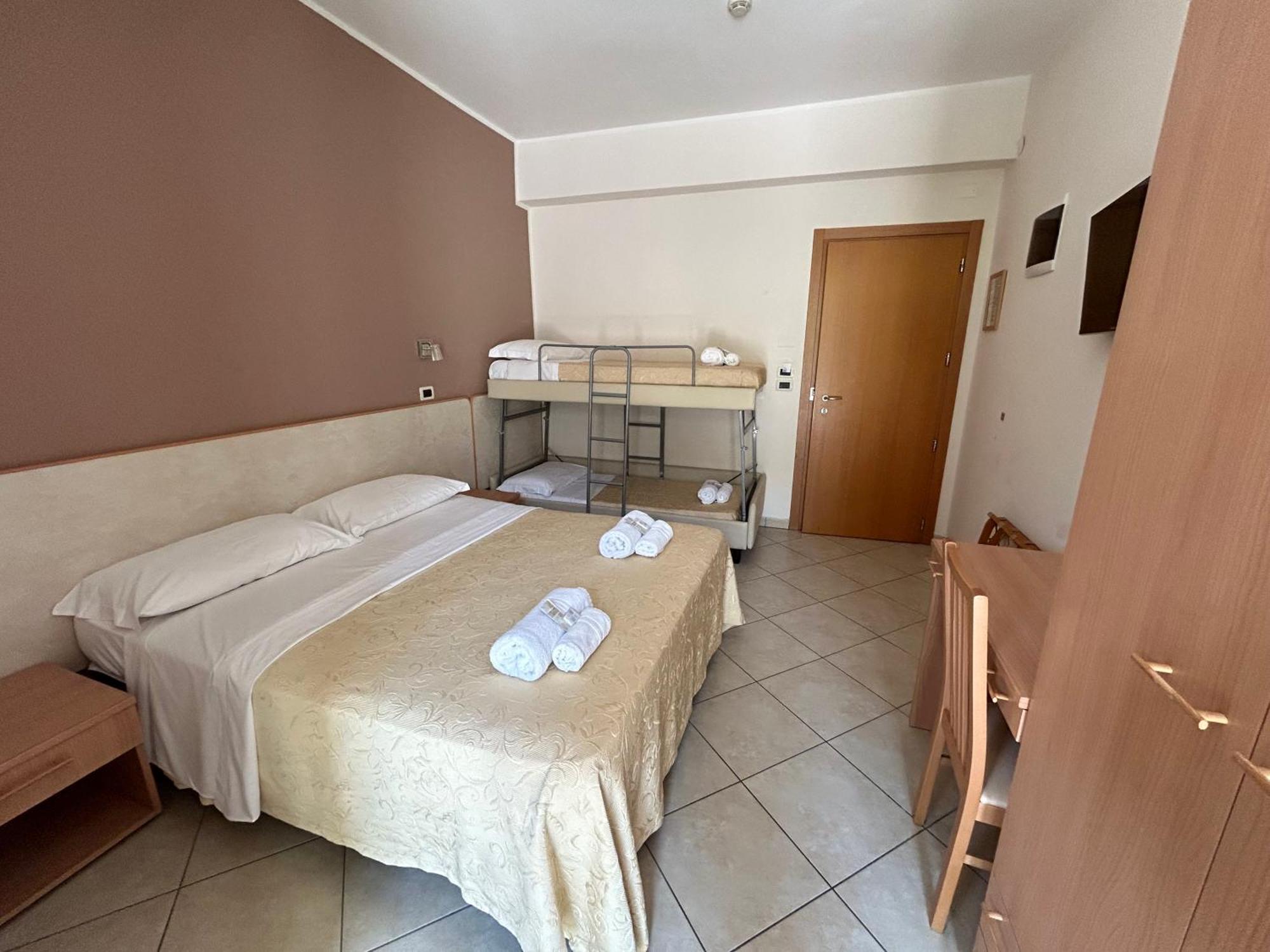 Hotel Favorita Cesenatico Luaran gambar