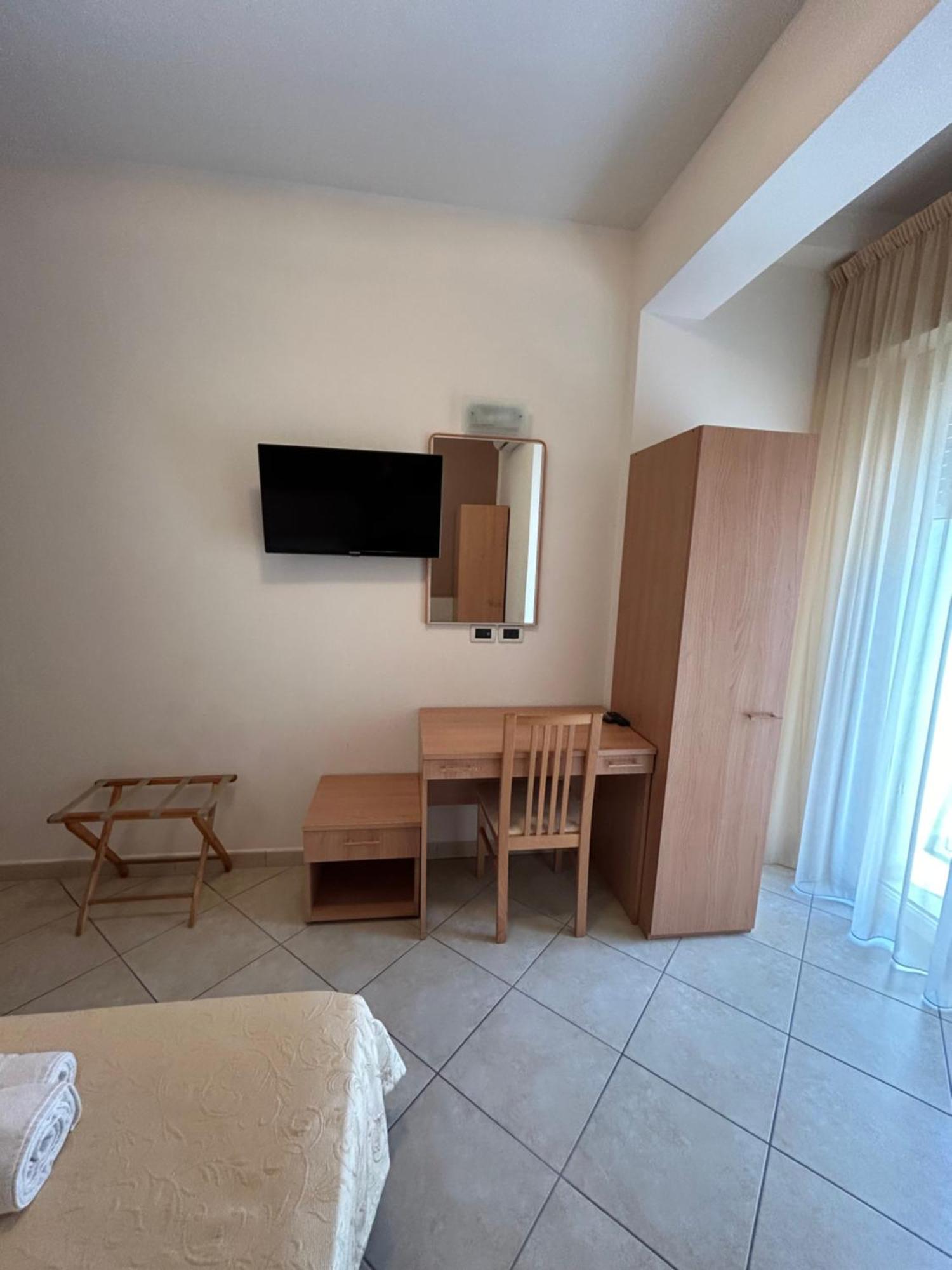 Hotel Favorita Cesenatico Luaran gambar