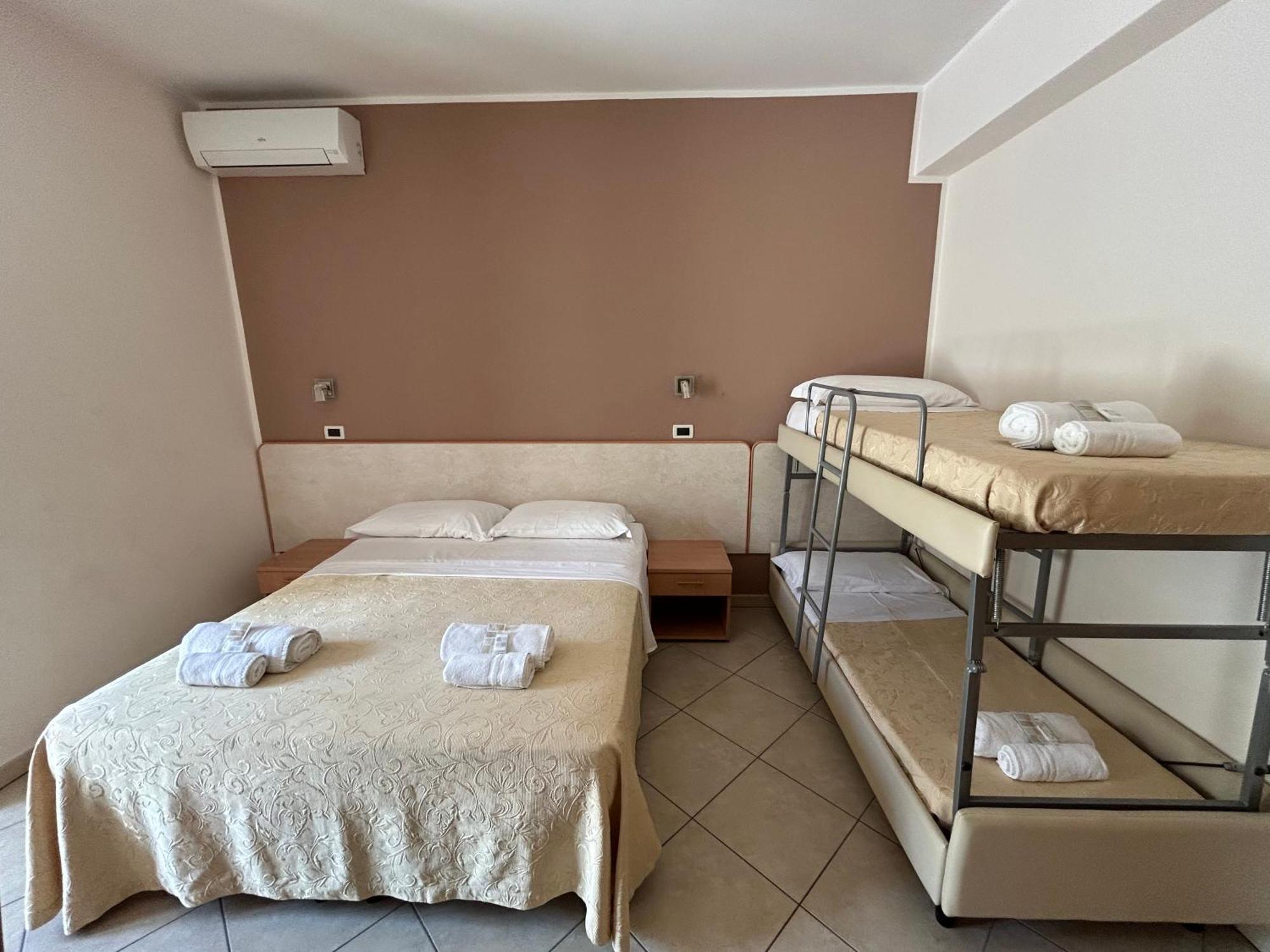 Hotel Favorita Cesenatico Luaran gambar