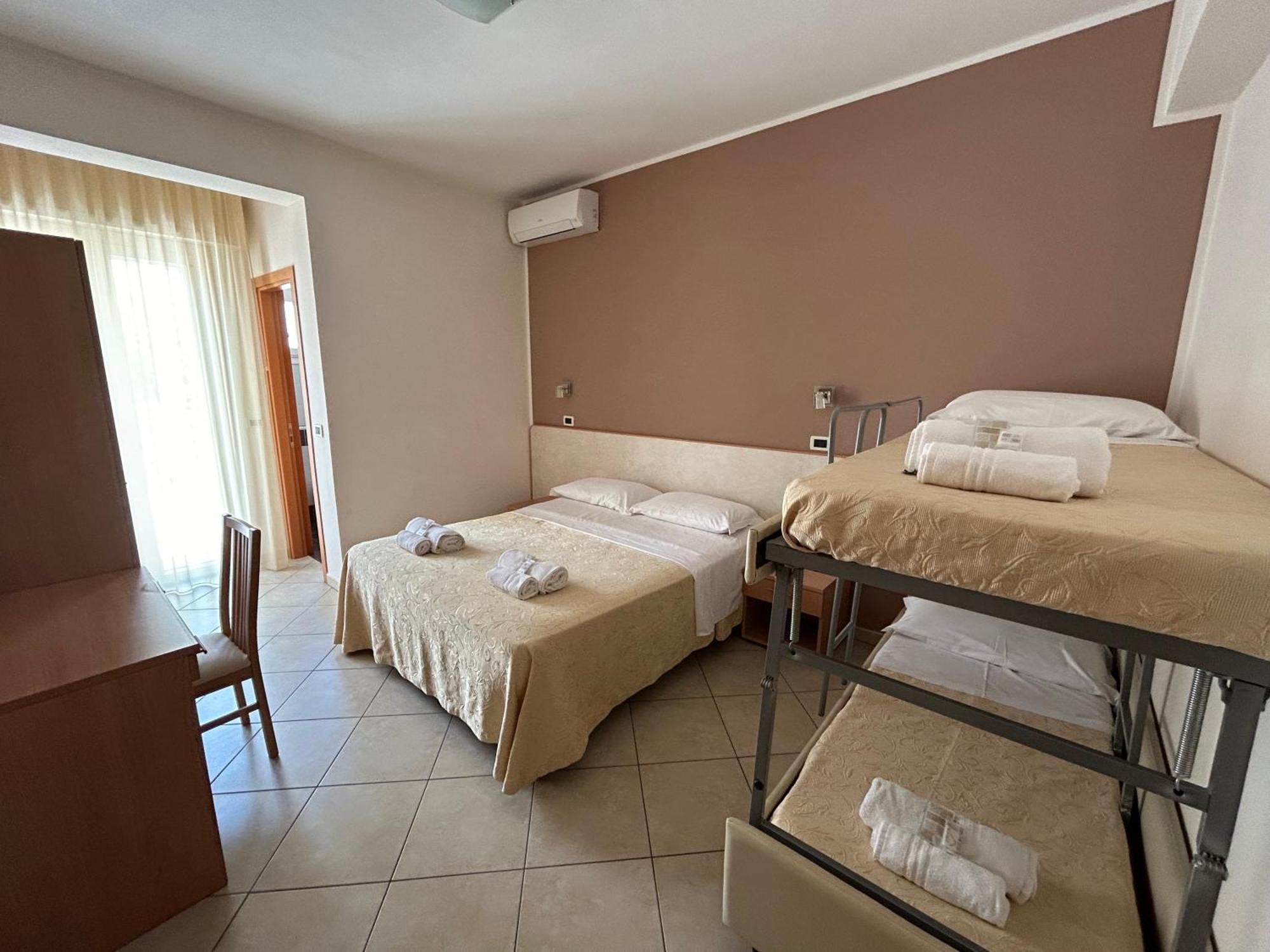 Hotel Favorita Cesenatico Luaran gambar