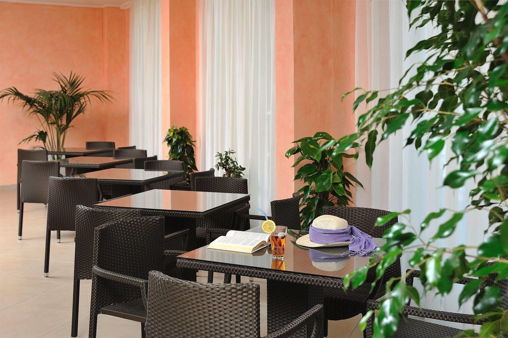 Hotel Favorita Cesenatico Luaran gambar