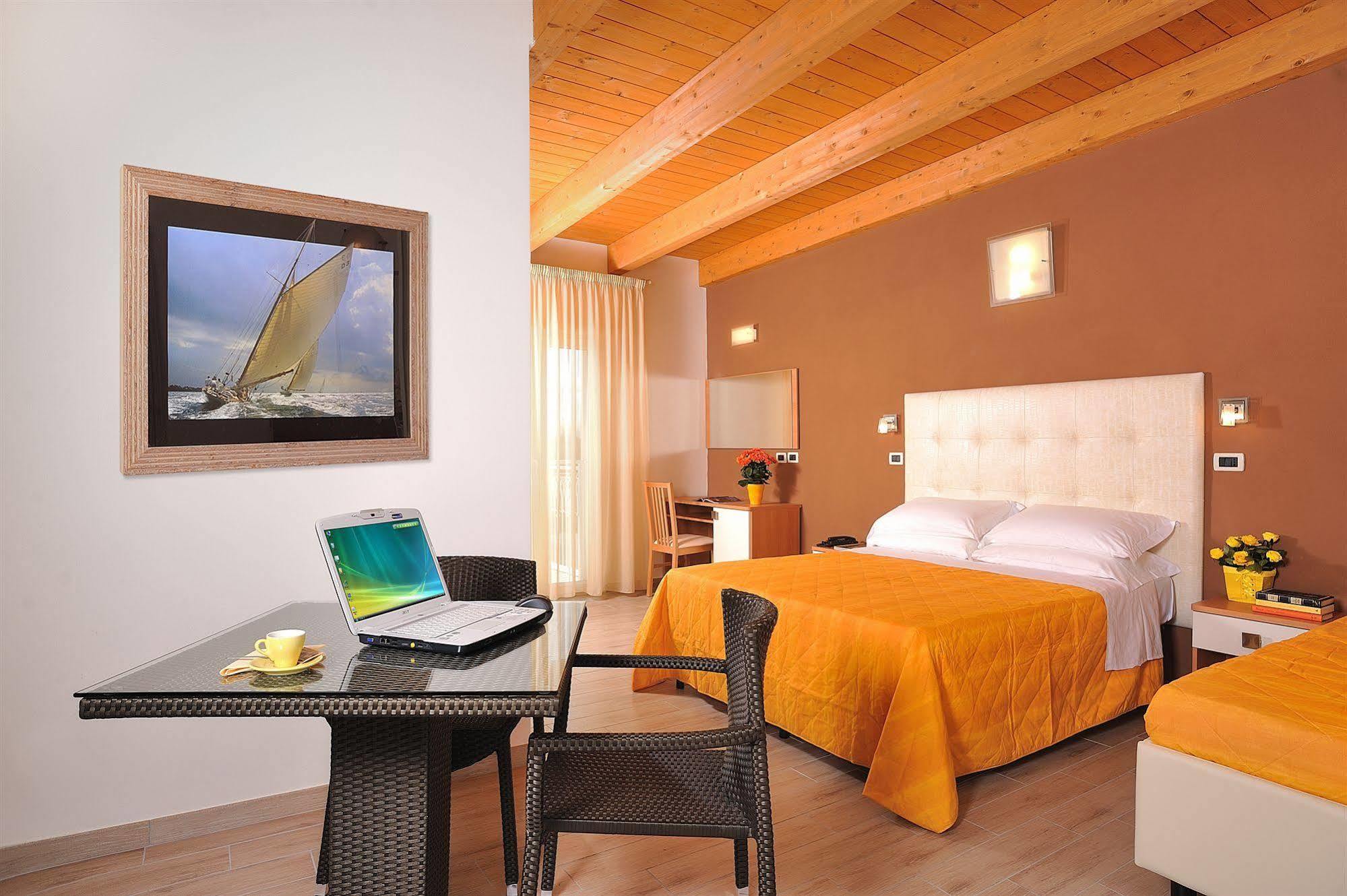 Hotel Favorita Cesenatico Luaran gambar