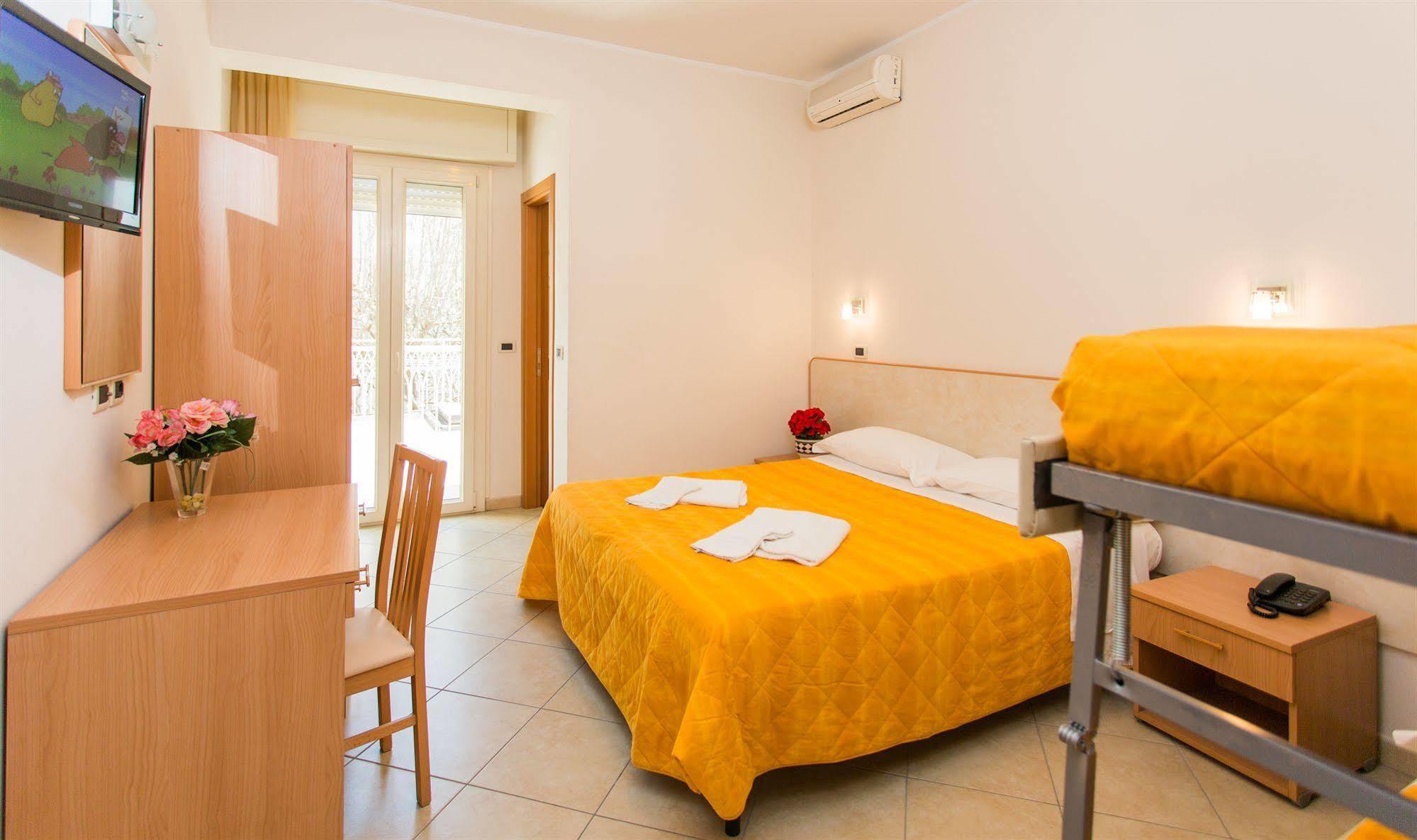 Hotel Favorita Cesenatico Luaran gambar