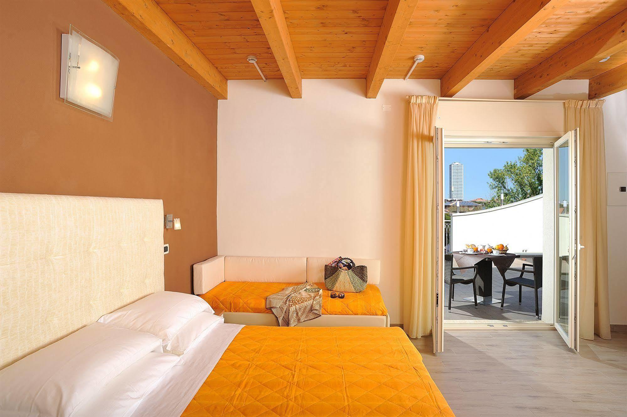 Hotel Favorita Cesenatico Luaran gambar